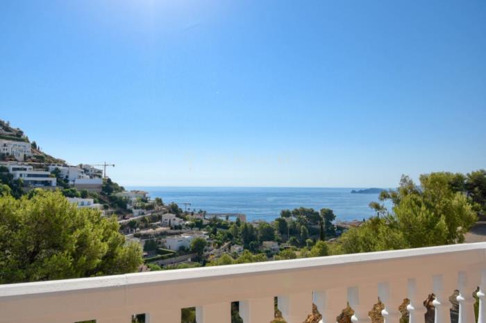 Excellent villa with spectacular views in Javea